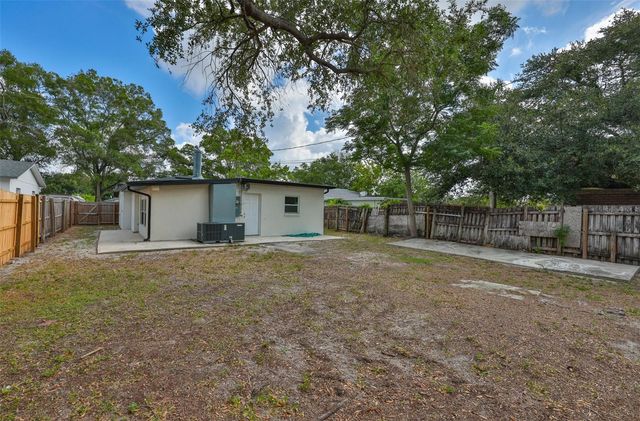 2450 40TH AVENUE N, St Petersburg, FL 33714