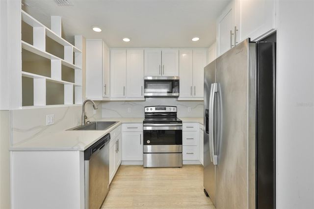 2450 40TH AVENUE N, St Petersburg, FL 33714
