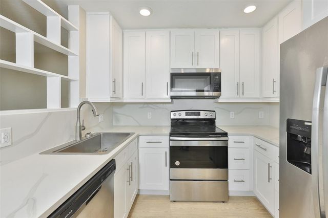 2450 40TH AVENUE N, St Petersburg, FL 33714