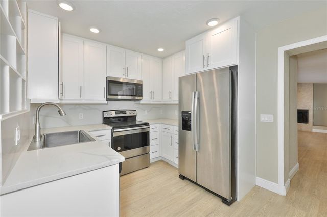 2450 40TH AVENUE N, St Petersburg, FL 33714