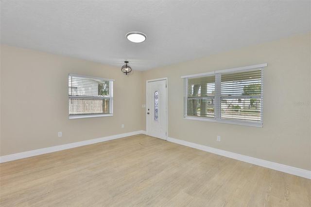 2450 40TH AVENUE N, St Petersburg, FL 33714