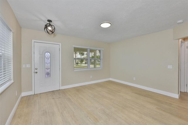 2450 40TH AVENUE N, St Petersburg, FL 33714