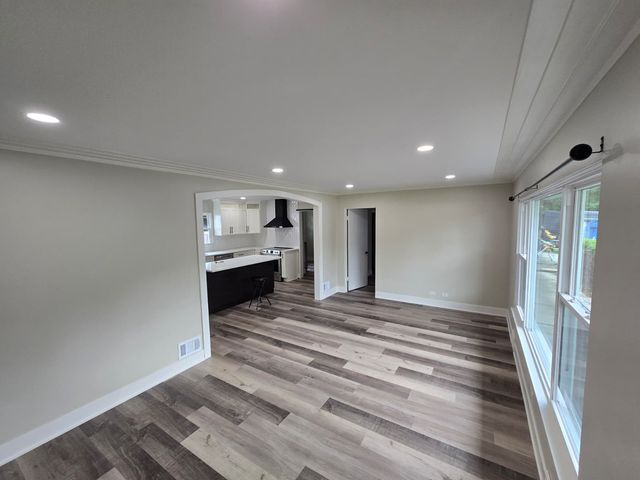 5522 Pershing Avenue, Downers Grove, IL 60515
