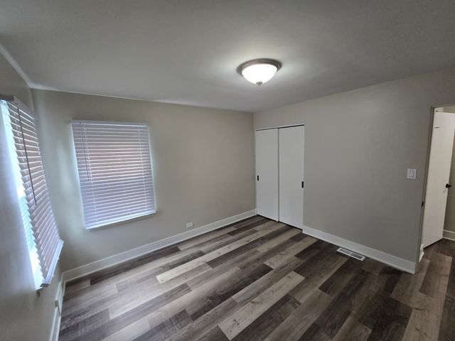 5522 Pershing Avenue, Downers Grove, IL 60515