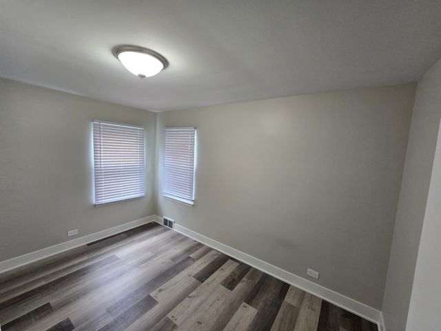 5522 Pershing Avenue, Downers Grove, IL 60515