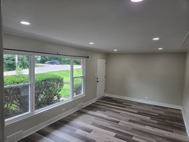 5522 Pershing Avenue, Downers Grove, IL 60515