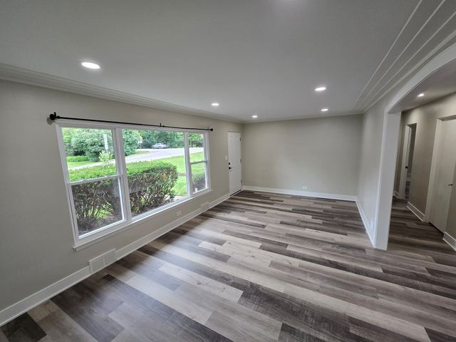 5522 Pershing Avenue, Downers Grove, IL 60515