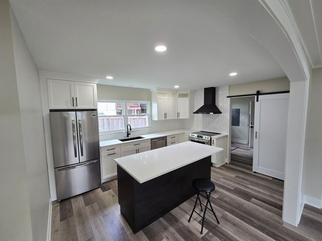 5522 Pershing Avenue, Downers Grove, IL 60515