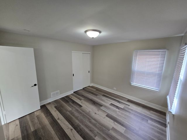 5522 Pershing Avenue, Downers Grove, IL 60515