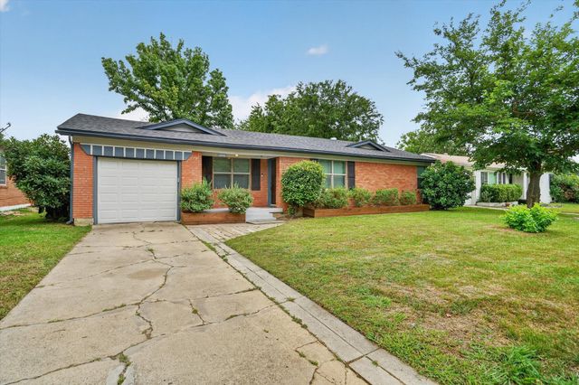 1008 Zelda Drive, Hurst, TX 76053