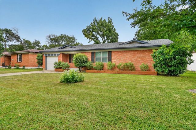 1008 Zelda Drive, Hurst, TX 76053