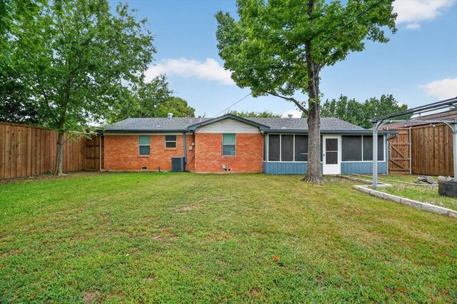 1008 Zelda Drive, Hurst, TX 76053