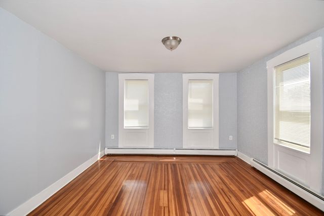 250 School St, Chicopee, MA 01013