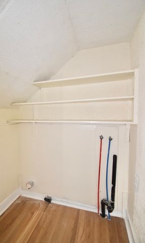 250 School St, Chicopee, MA 01013