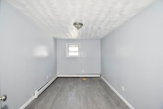250 School St, Chicopee, MA 01013