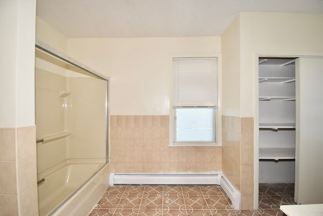 250 School St, Chicopee, MA 01013