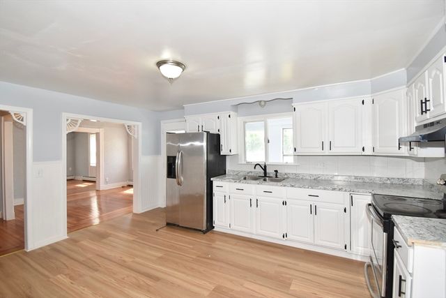250 School St, Chicopee, MA 01013