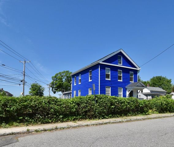250 School St, Chicopee, MA 01013