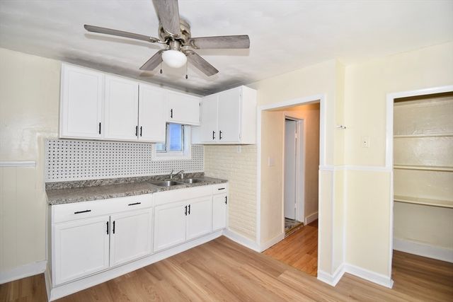 250 School St, Chicopee, MA 01013