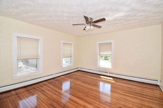 250 School St, Chicopee, MA 01013