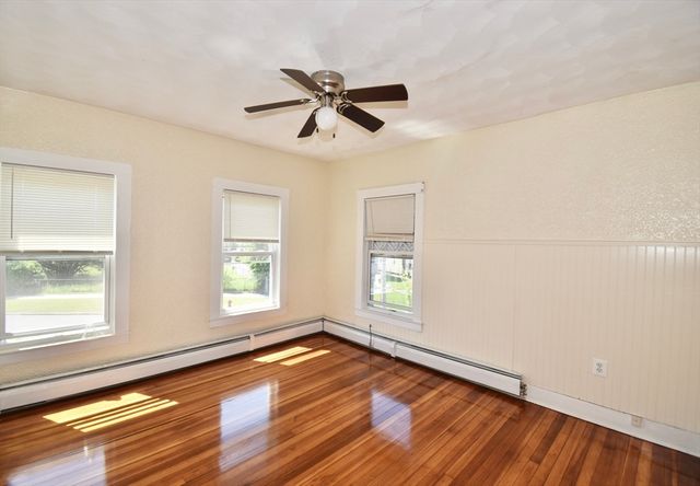 250 School St, Chicopee, MA 01013