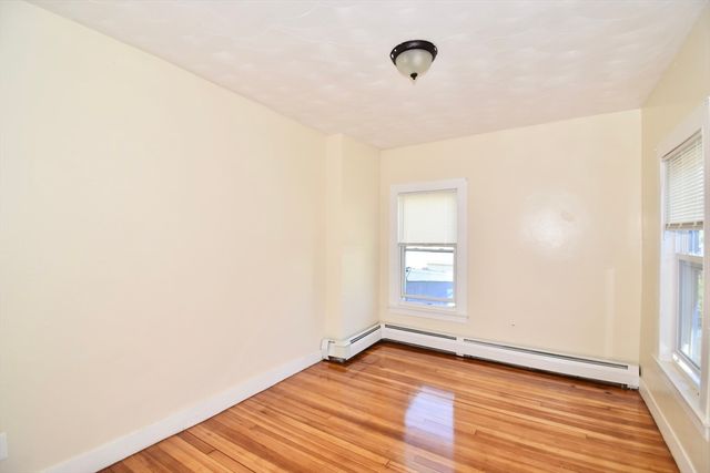 250 School St, Chicopee, MA 01013