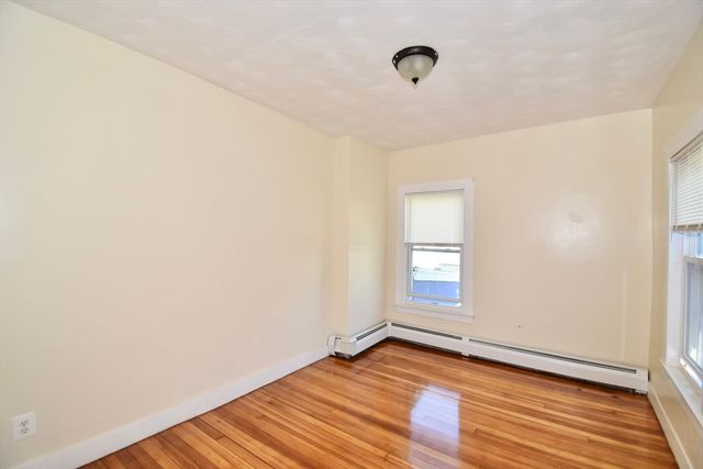 250 School St, Chicopee, MA 01013