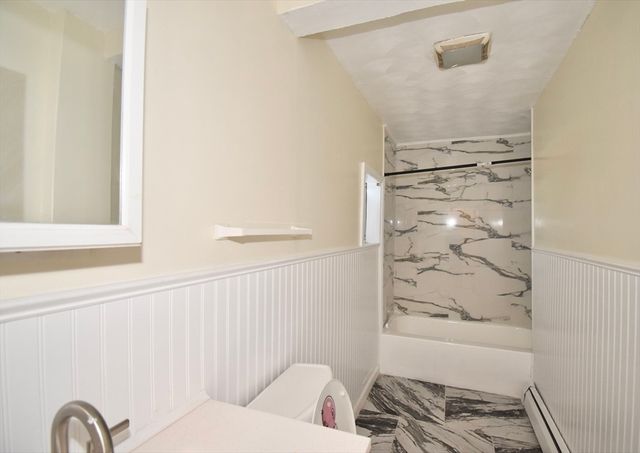 250 School St, Chicopee, MA 01013