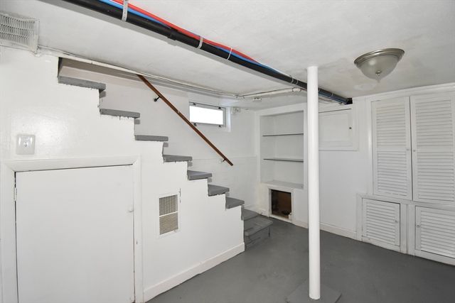 250 School St, Chicopee, MA 01013
