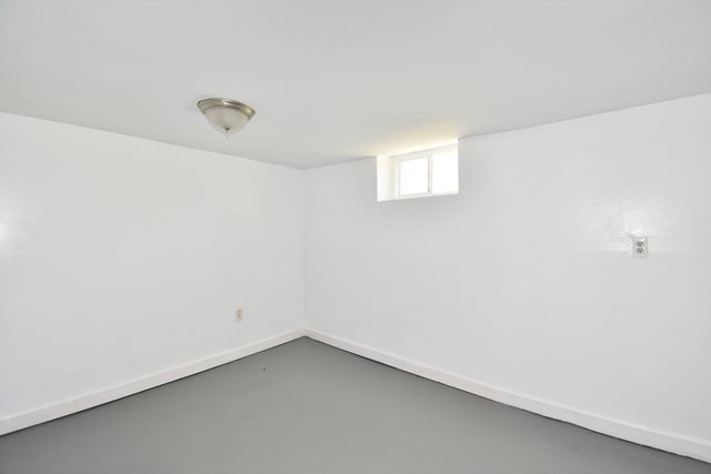 250 School St, Chicopee, MA 01013