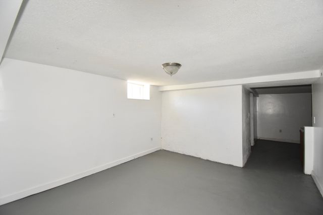 250 School St, Chicopee, MA 01013
