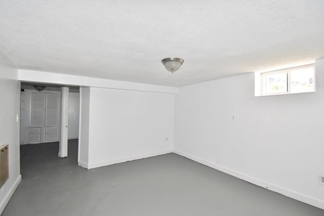 250 School St, Chicopee, MA 01013