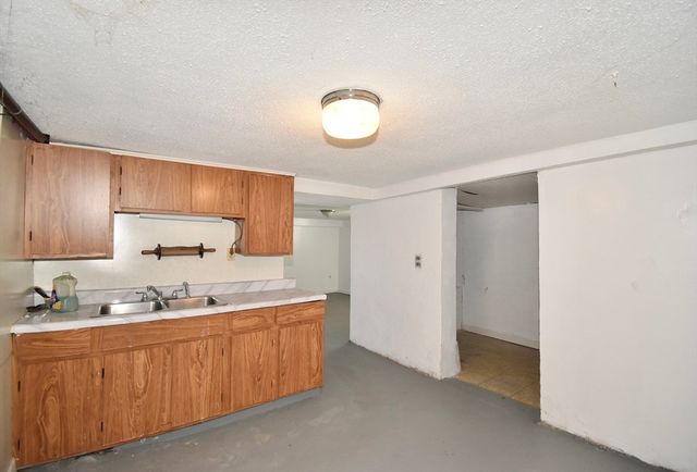 250 School St, Chicopee, MA 01013