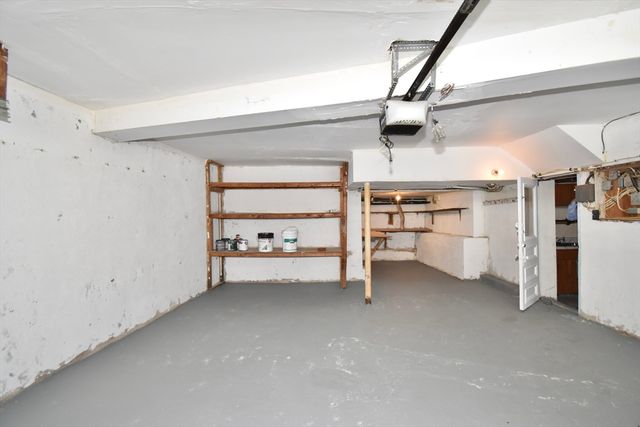 250 School St, Chicopee, MA 01013