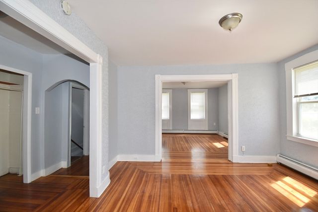 250 School St, Chicopee, MA 01013