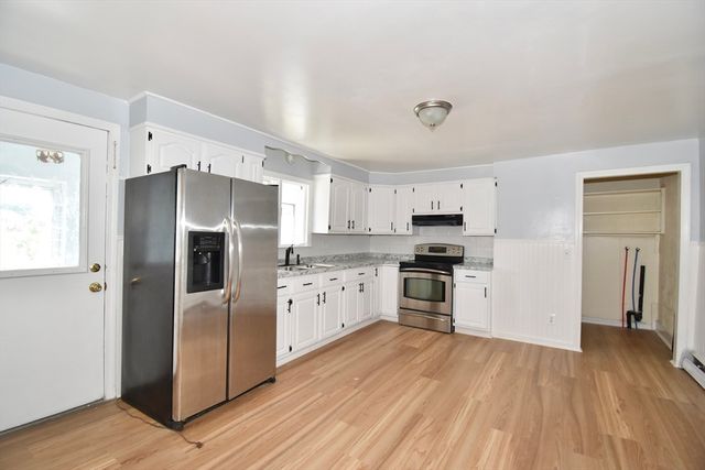 250 School St, Chicopee, MA 01013