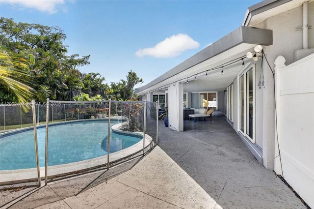 5602 SW 1st Street, Plantation, FL 33317