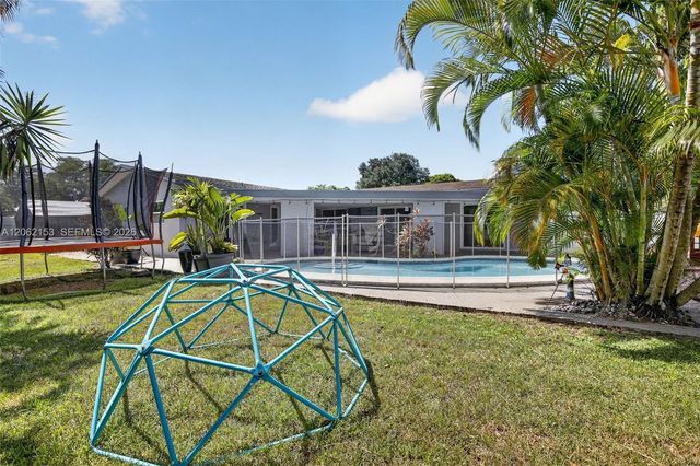 5602 SW 1st Street, Plantation, FL 33317