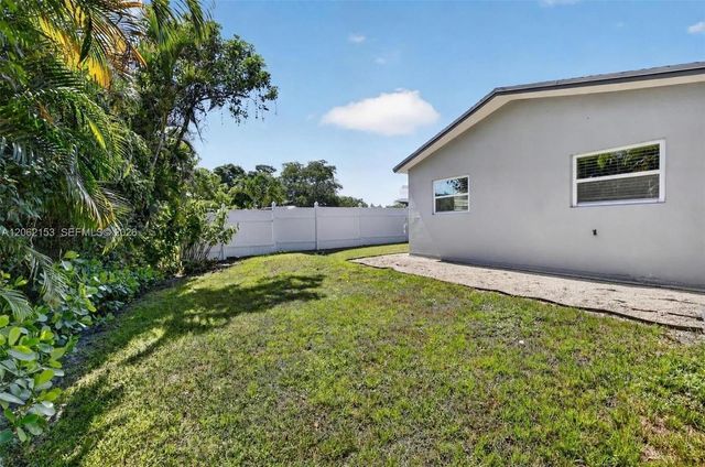 5602 SW 1st Street, Plantation, FL 33317
