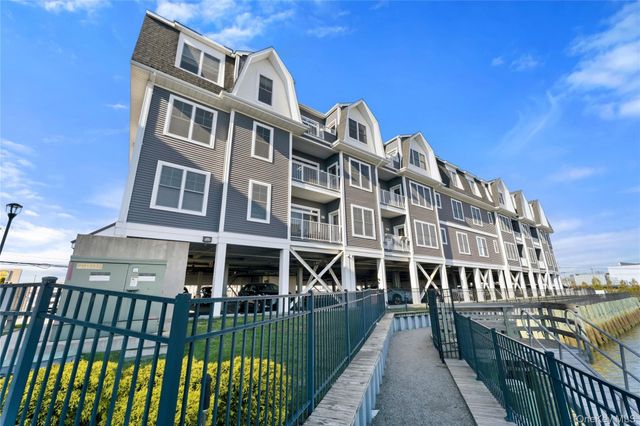 237 Marina Pointe Drive 237, East Rockaway, NY 11518
