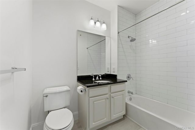 237 Marina Pointe Drive 237, East Rockaway, NY 11518