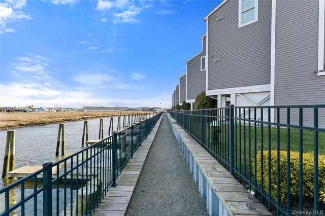 237 Marina Pointe Drive 237, East Rockaway, NY 11518