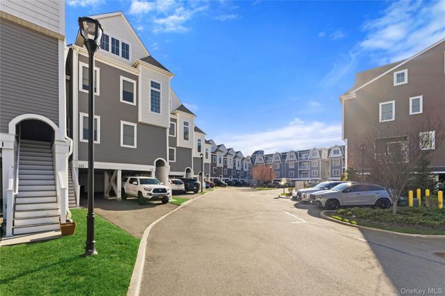 237 Marina Pointe Drive 237, East Rockaway, NY 11518