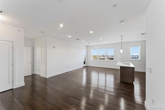 237 Marina Pointe Drive 237, East Rockaway, NY 11518