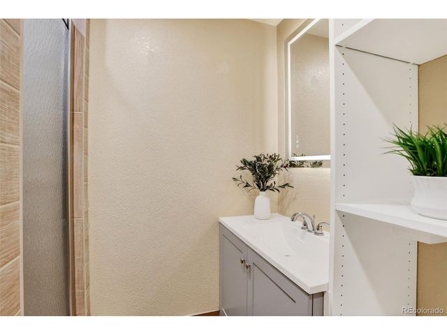 1672 S Rifle St, Aurora, CO 80017