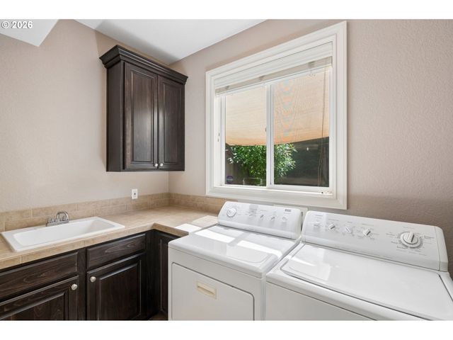3864 Se HERON GLEN Way, Milwaukie, OR 97267
