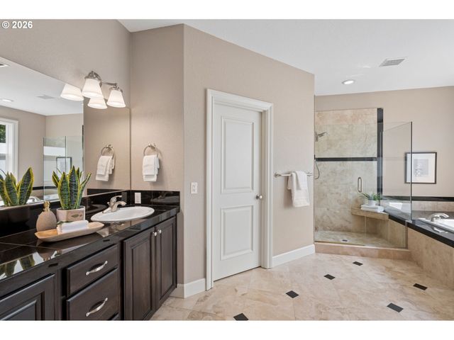 3864 Se HERON GLEN Way, Milwaukie, OR 97267
