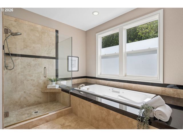 3864 Se HERON GLEN Way, Milwaukie, OR 97267