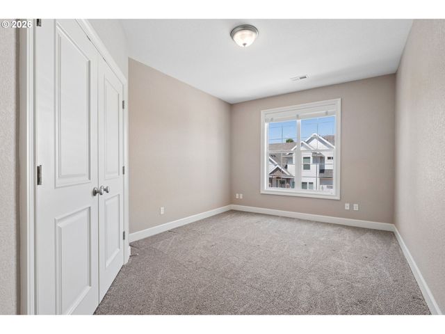 3864 Se HERON GLEN Way, Milwaukie, OR 97267