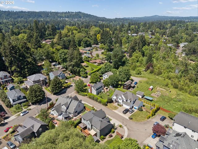 3864 Se HERON GLEN Way, Milwaukie, OR 97267